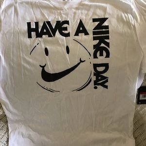 NWT Men’s Nike t shirt